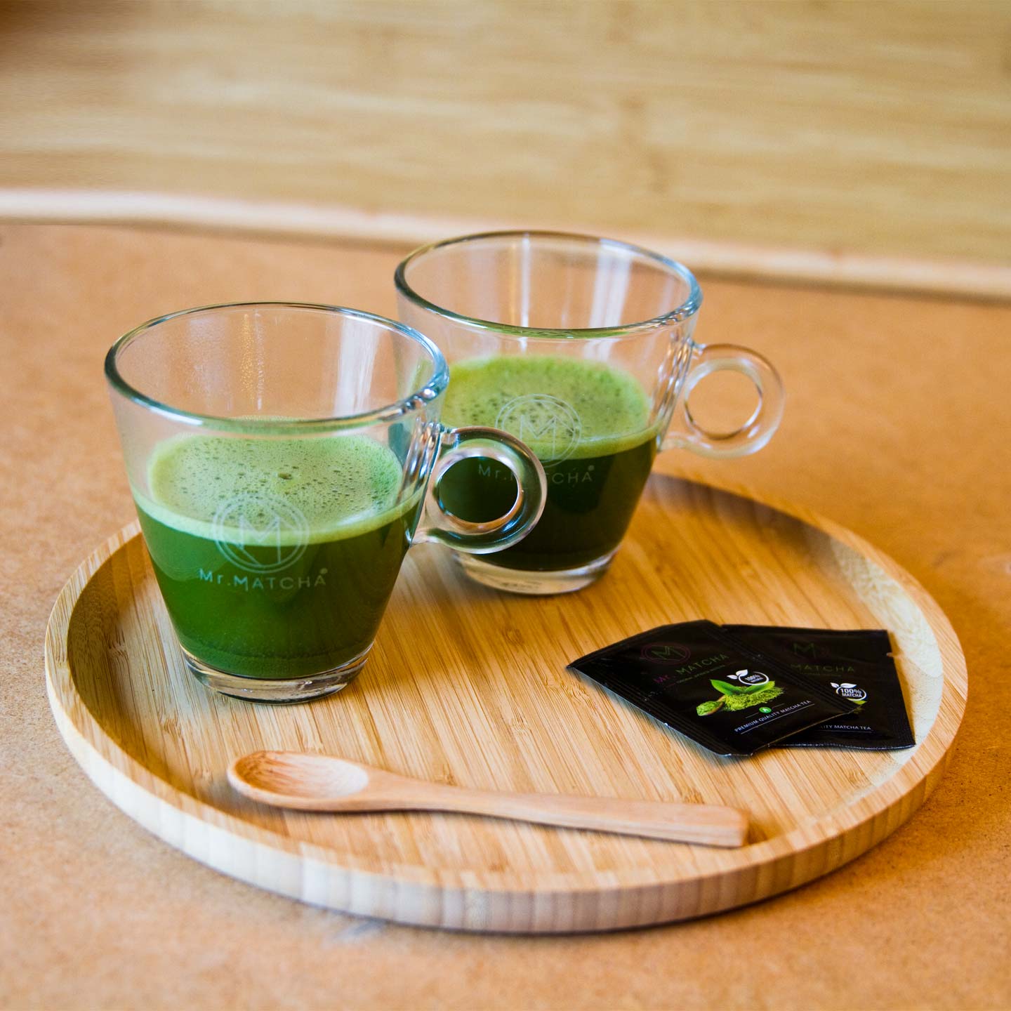 twee theeglazen met Mr MATCHA